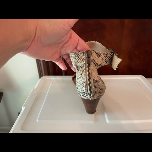 Steve Madden Shoes - Picture 3 of 4